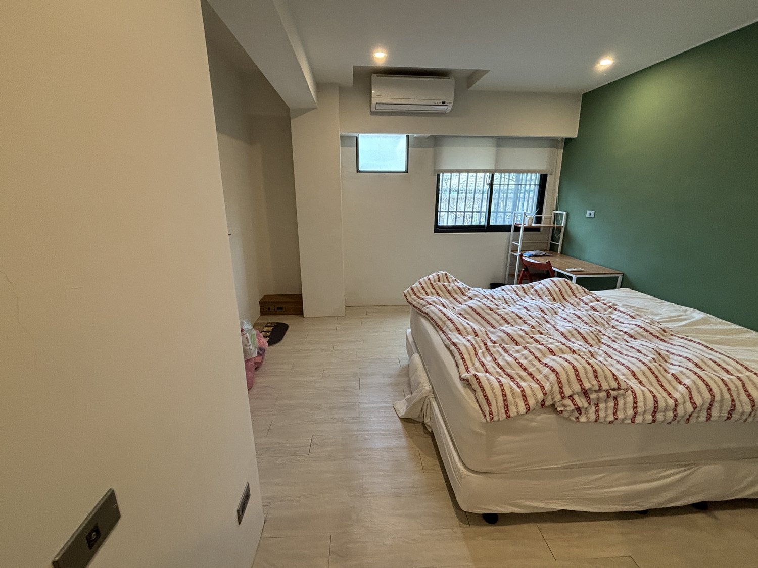 台南中西區のAirbnb｜47泊長期滞在した寝室とノマドワーク用作業机